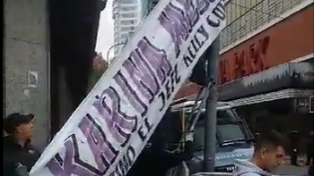 El pasacalle que irritó a Karina Milei. (Foto: captura X Manuel Adorni) El pasacalle que irritó a Karina Milei. (Foto: captura X Manuel Adorni)