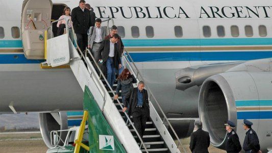 Bonadio pide que se investiguen los vuelos en los que Kirchner se hacía llevar diarios