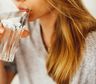Adiós al mito de los 2 litros: cuánta agua necesita tu cuerpo realmente por día