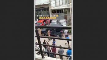 vecinos atraparon e hicieron correr desnudos a tres ladrones en villa celina vecinos atraparon e hicieron correr desnudos a tres ladrones en villa celina