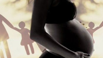 Importante modelo fue mamá por primera vez a los 50 años