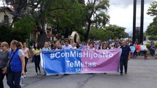 Con mis hijos no te metas: la marcha de los celestes en contra de la ideología de género