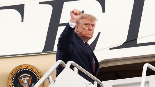 De una elección muy extraña a no voy a involucrarme: la declaración de Trump tras la llegada de Flávio Bolsonaro a Miami