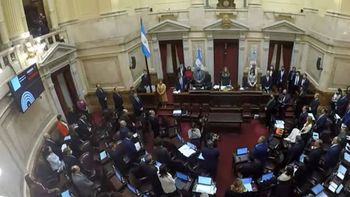 En un tenso episodio, dos senadoras se pelearon por una banca en el Senado: Ni en las canchas ocurren esas cosas