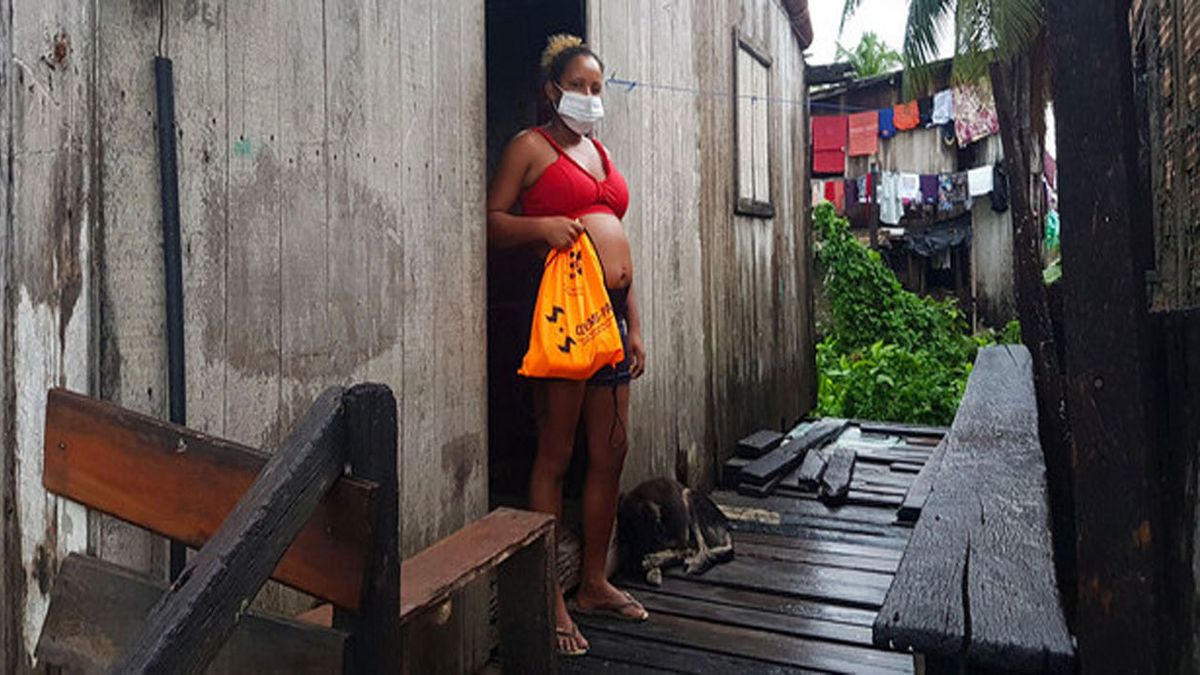 Una mujer participa en un programa de atención para embarazadas en una zona deprimida del norteño estado de Pará