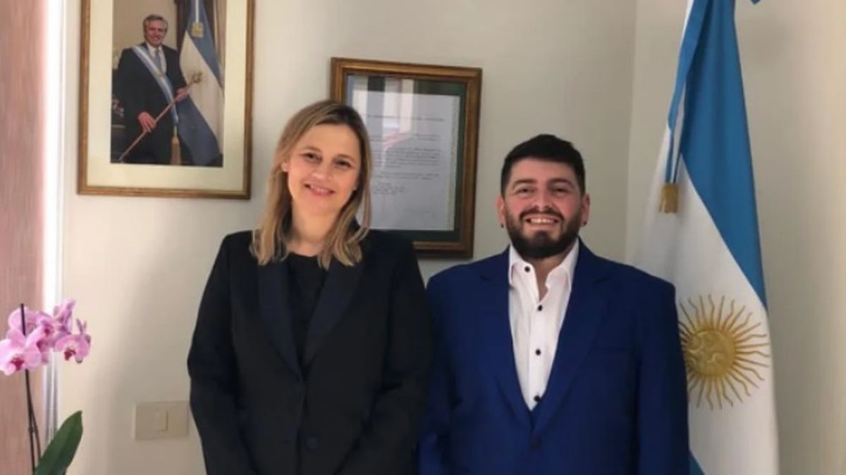 En 2021 Diego Maradona Jr. recibió la ciudadanía argentina en un acto que se realizó en el consulado que nuestro país tiene en Roma, Italia. 