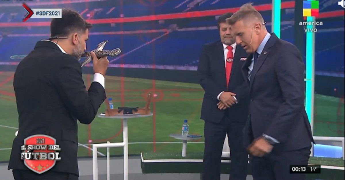 Fantino le entregó el mando de El show del fútbol a Pasman