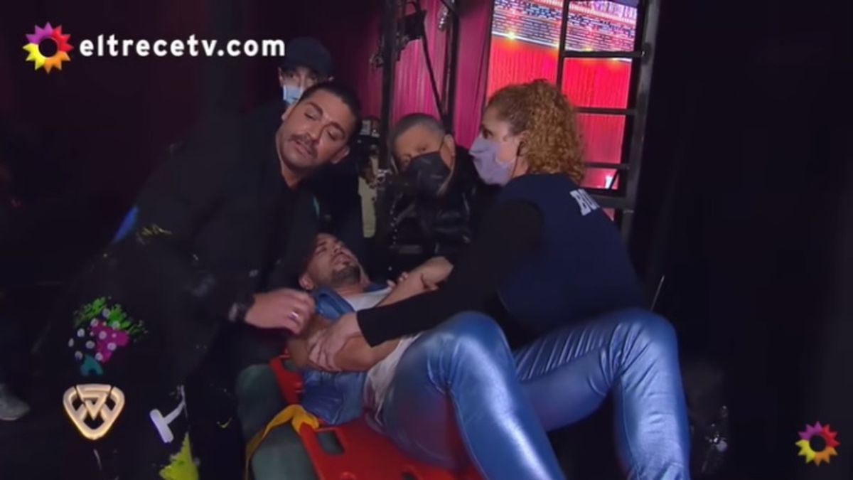 Tras accidentarse en la pista de ShowMatch, Facundo Mazzei fue atendido por el Dr. Labonia y luego fue trasladado en ambulancia al Hospital Central de San Isidro.