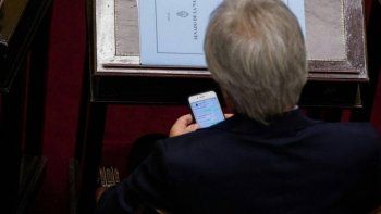 Filtraron un chat entre Frigerio y Pinedo sobre tarifas y éste lo reconoció en plena sesión