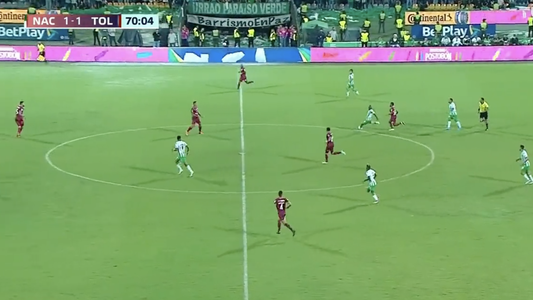 El mejor gol del año: la clavó desde 60 metros ¡en la final de Colombia!