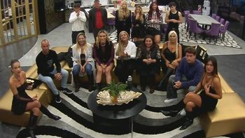 Preocupación: el inquietante video de una participante de Gran Hermano comiendo a escondidas en el inodoro Preocupación: el inquietante video de una participante de Gran Hermano comiendo a escondidas en el inodoro