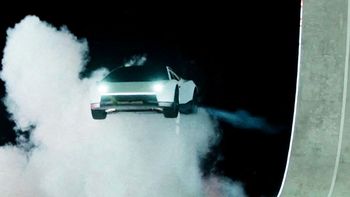 Elon Musk lo hizo de nuevo: presentó un auto eléctrico capaz de volar