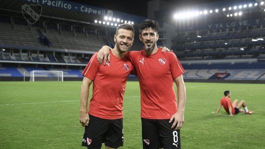 Escándalo en Independiente: Beccacece decidió separar del plantel a Pablo Pérez y Nicolás Domingo