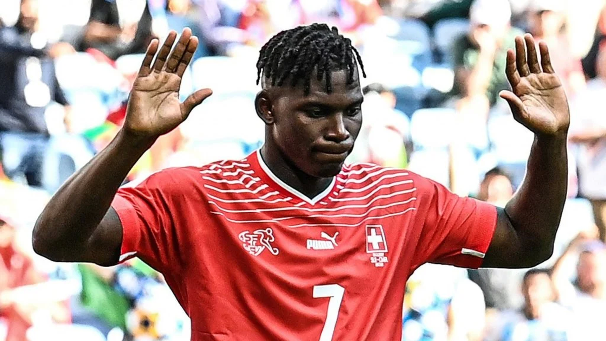 Mundial Qatar 2022: Breel Embolo, el jugador de Suiza que no gritó el gol a Camerún (Foto: AFP).