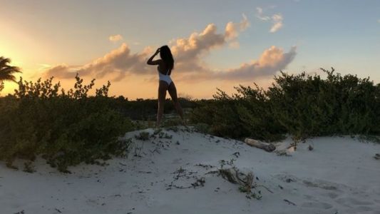 Impactante producción de fotos y videos de Pampita en Cancún con su hijo Benicio acompañándola