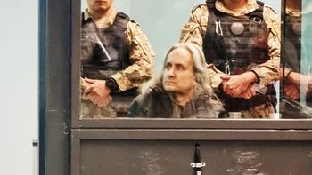 La historia de Roberto Carmona, la Hiena Humana que enfrenta un juicio tras una caja de vidrio blindado