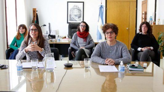 Exclusivo A24.com: El gobierno analiza pagar un subsidio a amas de casa y cuidadores para reactivar la economía