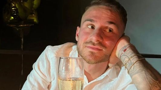 Alexis Mac Allister se mostró por primera vez con su novia y tuvo un conmovedor gesto con su ex, Camila Mayan