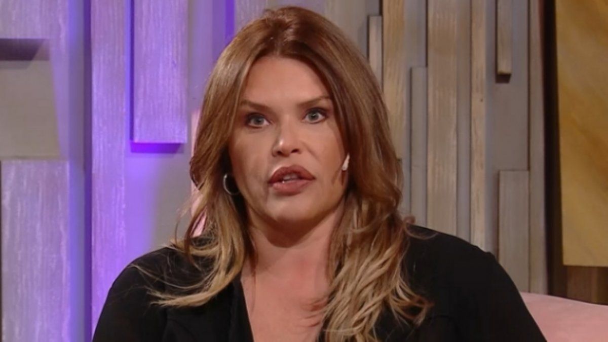 Nazarena Vélez se subió la remera y se mostró al natural: Ya no quiero mentir