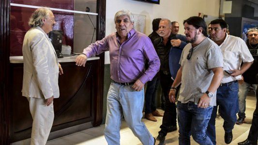 Moyano empezó a ensayar su regreso al kirchnerismo, en medio de la pelea con el Gobierno
