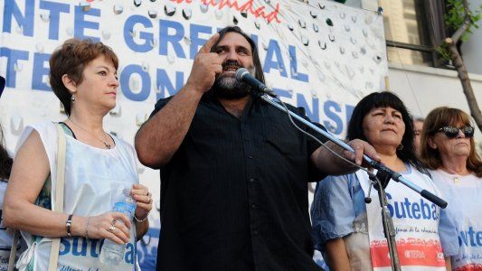 Baradel, antes de ingresar a la reunión por paritarias: Venimos con voluntad de negociación