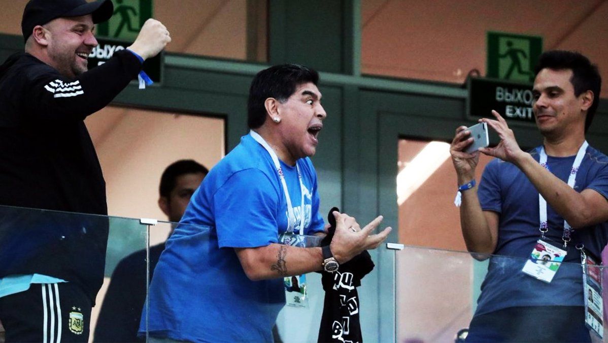 Diego Maradona se descompensó tras el agónico 2-1 de Argentina sobre Nigeria