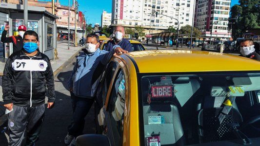 Héroes invisibles: la historia de los 205 taxistas que socorren a pacientes con COVID en la Ciudad