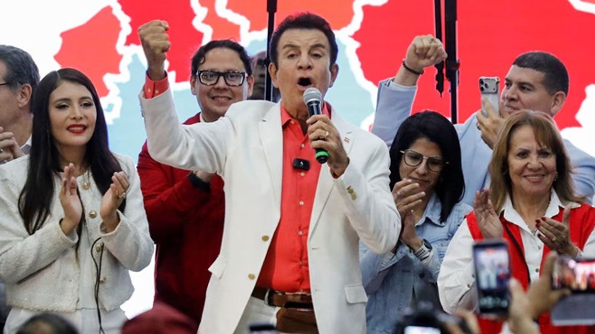 Salvador Nasralla, el nuevo líder en la elección en Honduras. Es liberal, pero fue vicepresidente de Xiomara Castro y no es del agrado de Donald Trump. (Foto: Gentileza el Heraldo de Honduras)