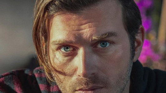 La serie de Netflix de sólo 7 capítulos que no te dejará levantarte del sillón