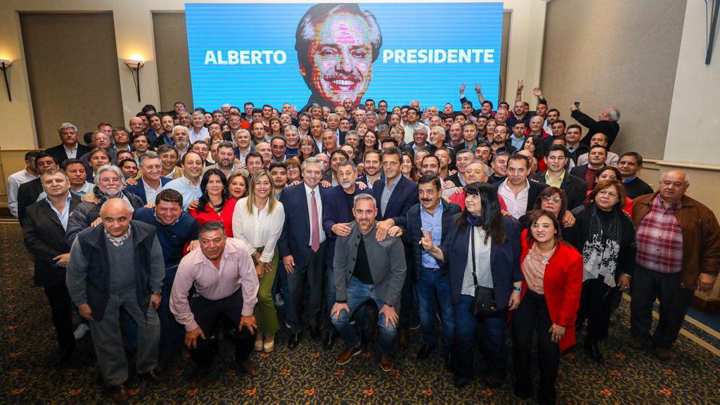 Alberto quiere ganar Córdoba: en su paso por la provincia se reunió con más de 100 intendentes