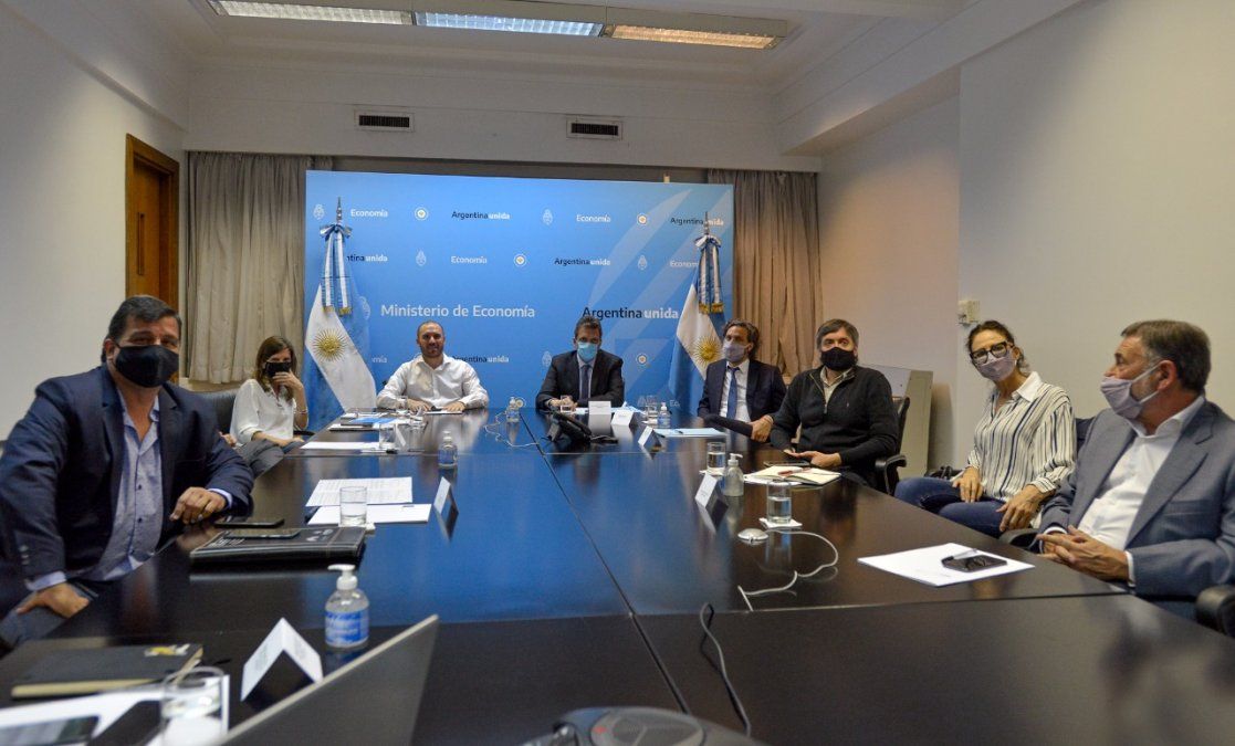 Guzmán busca mostrar apoyo del Congreso ante la llegada del FMI: la foto con Massa y Máximo, y las dudas de la oposición