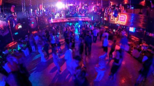 Lo echaron del boliche, volvió con un arma y disparó pero el hijo del dueño del lugar lo mató de un tiro en la cabeza