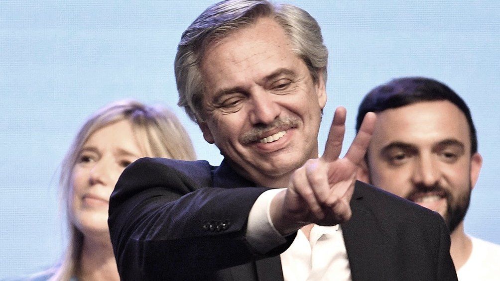 Alberto descontroló Twitter: mensajes a los usuarios, reflexiones sobre Los Simpsons y una polémica sobre el gabinete
