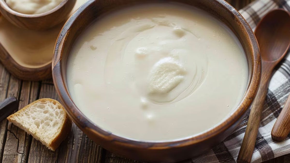 Cómo preparar una salsa blanca que siempre sale bien: el método que está volviendo tendencia