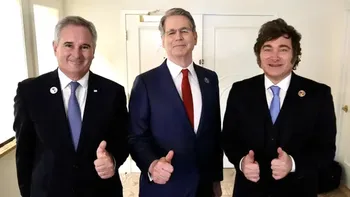 Javier Milei se reunió con el secretario del Tesoro de EE.UU. en la cumbre Escudo de las Américas