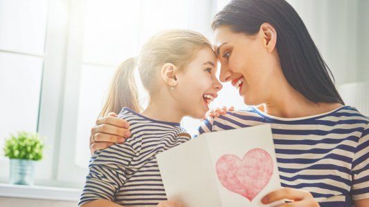 El peso de la crisis: las ventas por el Día de la Madre se desplomaron un 25,1% y es el tercer año consecutivo de caídas