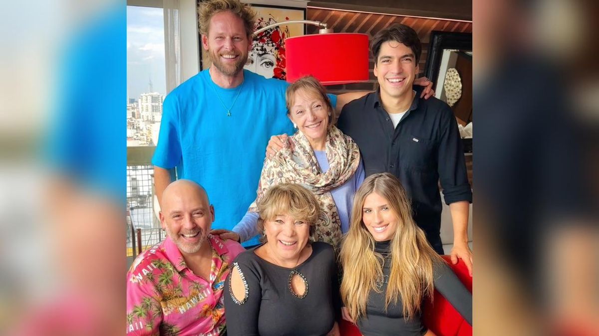 Julieta Poggio y Betiana Blum comenzaron con los ensayos de Coqueluche