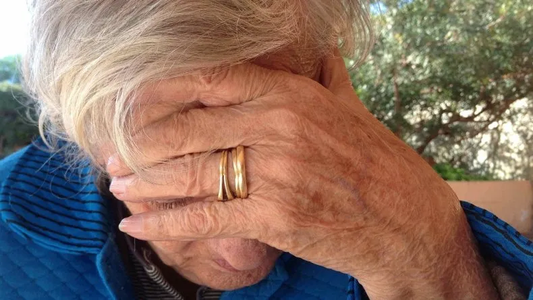 Abusó sexualmente a una mujer de 89 años y lo detuvieron semidesnudo