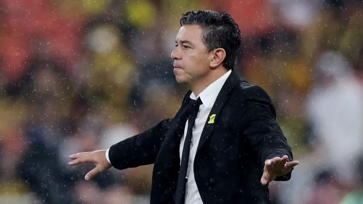 El presidente del Al Ittihad anunció el despido de Marcelo Gallardo por su conflicto con Karim Benzema