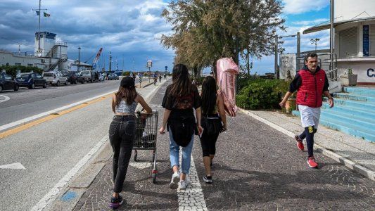 Prohibidos desde el 10 de marzo, Italia permitirá desde el lunes los encuentros con amigos