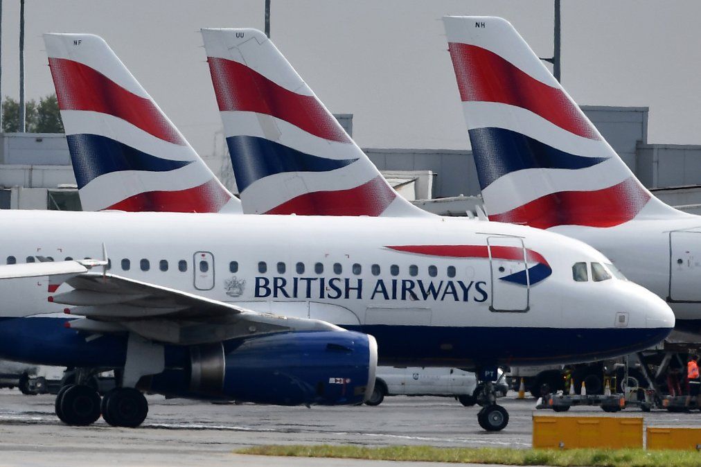 Llegó a la Argentina el último vuelo autorizado desde Londres tras la nueva cepa de Covid-19