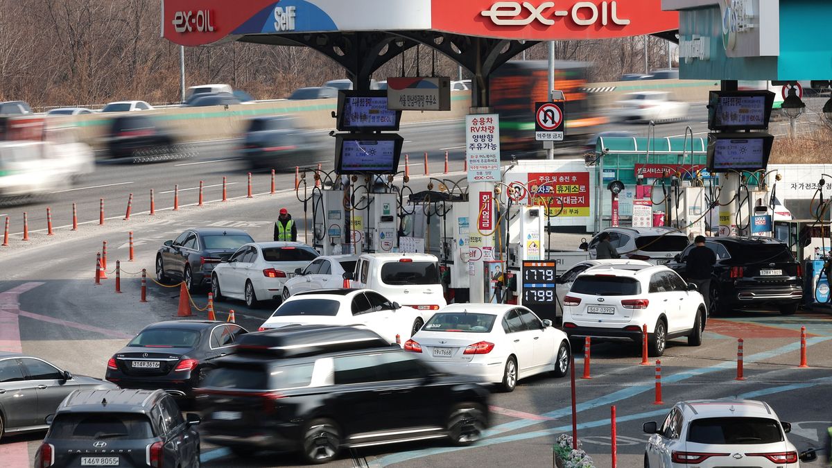 El combustible en el mundo vuelve a subir por otro acomodamiento hacia arriba del petróleo. (Foto: Reuters)