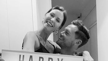 Natalie Weber y Mauro Zárate apelan a la actuación para llevar adelante el aislamiento