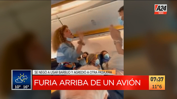 Estalló en un día de furia a bordo de un vuelo a Milán por no querer usar el barbijo. (Captura de Tv) Estalló en un día de furia a bordo de un vuelo a Milán por no querer usar el barbijo. (Captura de Tv)