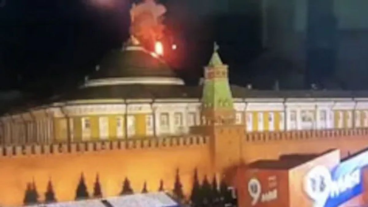 El momento en que logran interceptar un drone sobre el Kremlin. (Foto: Captura deTV)
