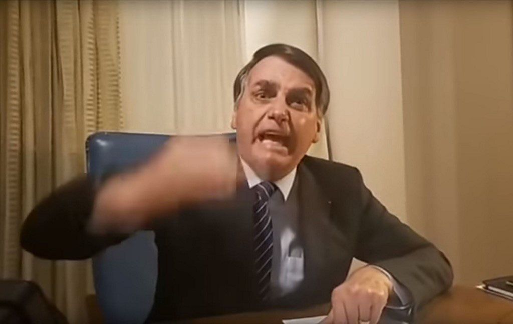 Jair Bolsonaro, el presidente asediado por la crisis y sus actitudes, en su momento más difícil