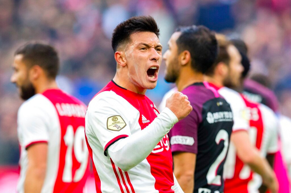 También cabecea: Lisandro Martínez cerró el 4-0 de Ajax ante Utrecht