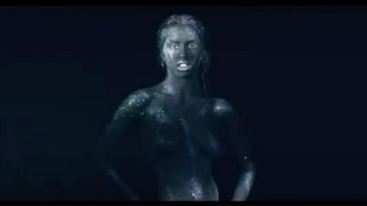 Histeria caliente de Lali Espósito: Body painting y topless