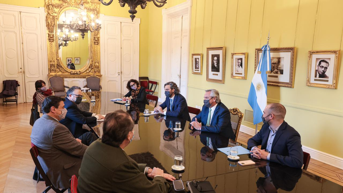 Alberto Fernández encabezó la última reunión del gabinete económico en el Salón de los Científicos de Casa Rosada (Foto: Presidencia)