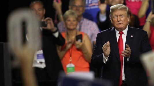 Twitter bloquea cuentas vinculadas a QAnon, una red oculta que apoya a Donald Trump